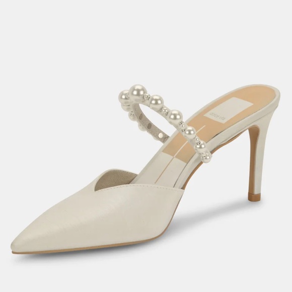Women’s size 8 Dolce Vita Kanika heels in the color Vanilla silk - Picture 2 of 10